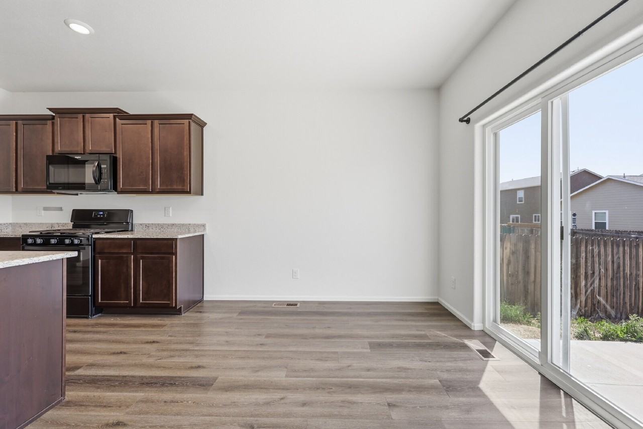 9721 Chalkstone Ln - Photo 4 of 34