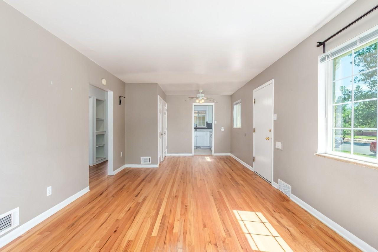 1385 S Grant St - Photo 4 of 28