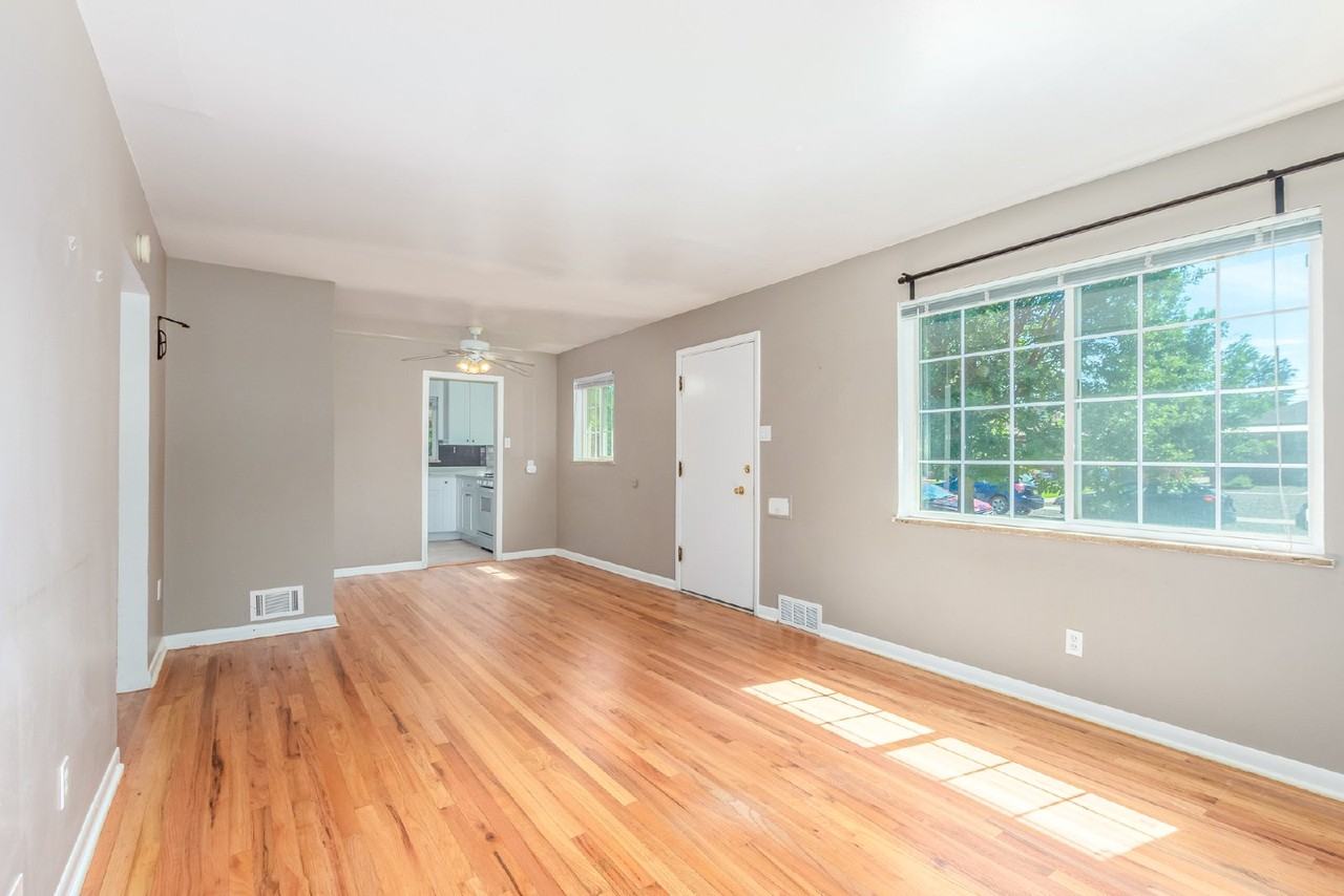 1385 S Grant St - Photo 5 of 28