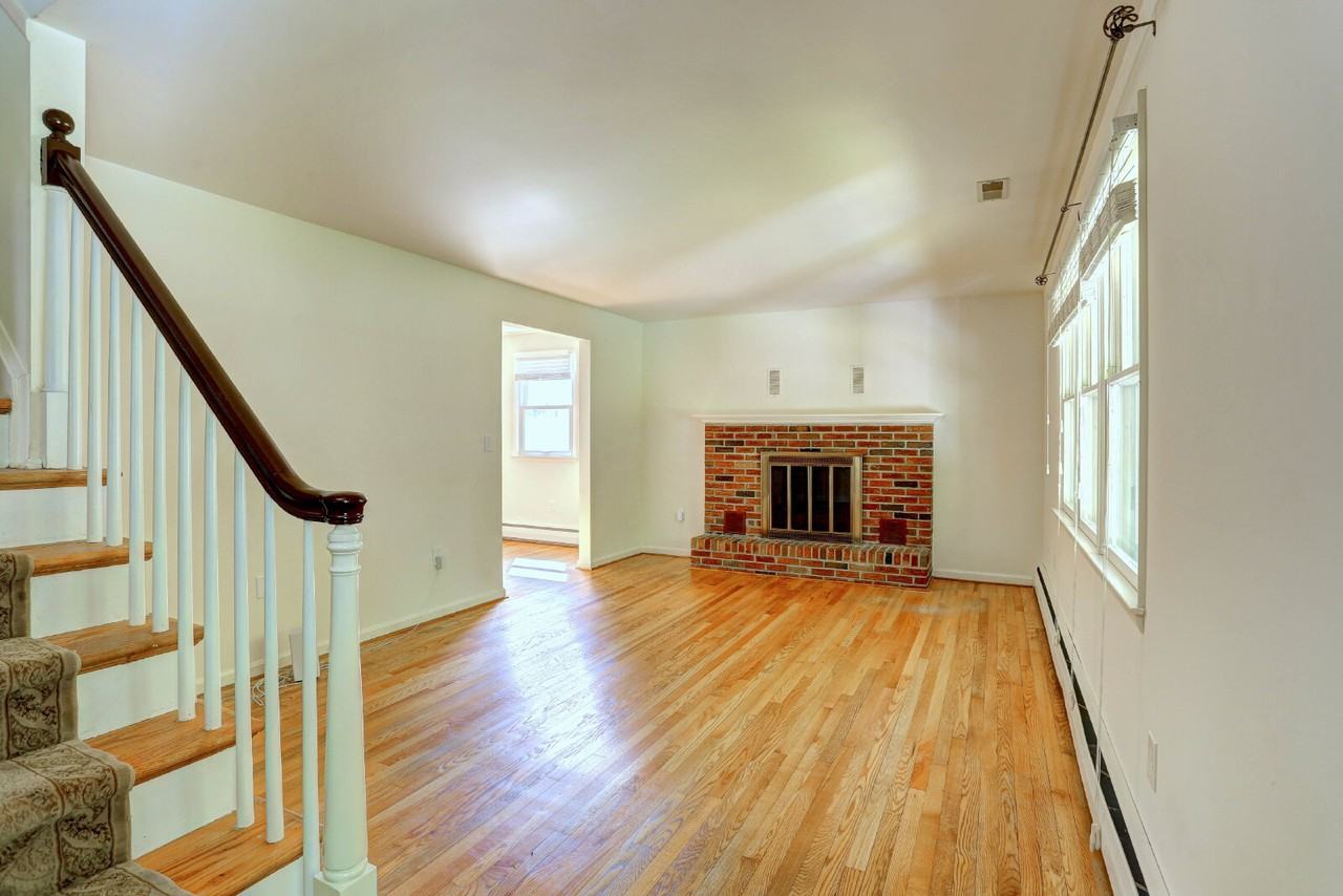 9710 Gwynn Park Dr - Photo 4 of 33