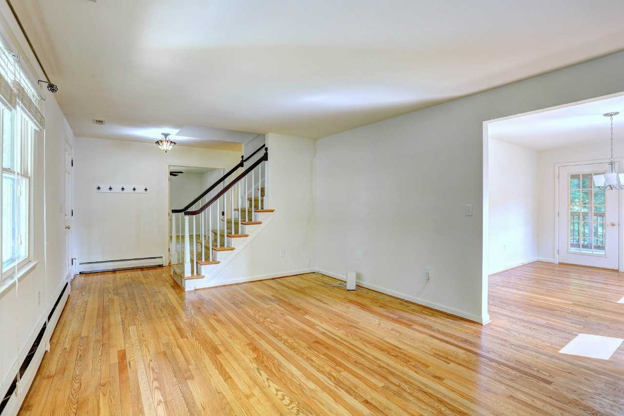 9710 Gwynn Park Dr - Photo 5 of 33