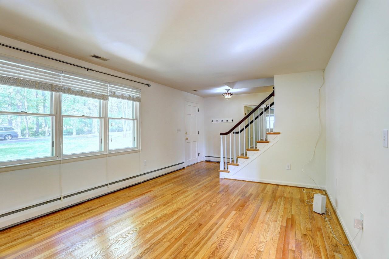 9710 Gwynn Park Dr - Photo 6 of 33