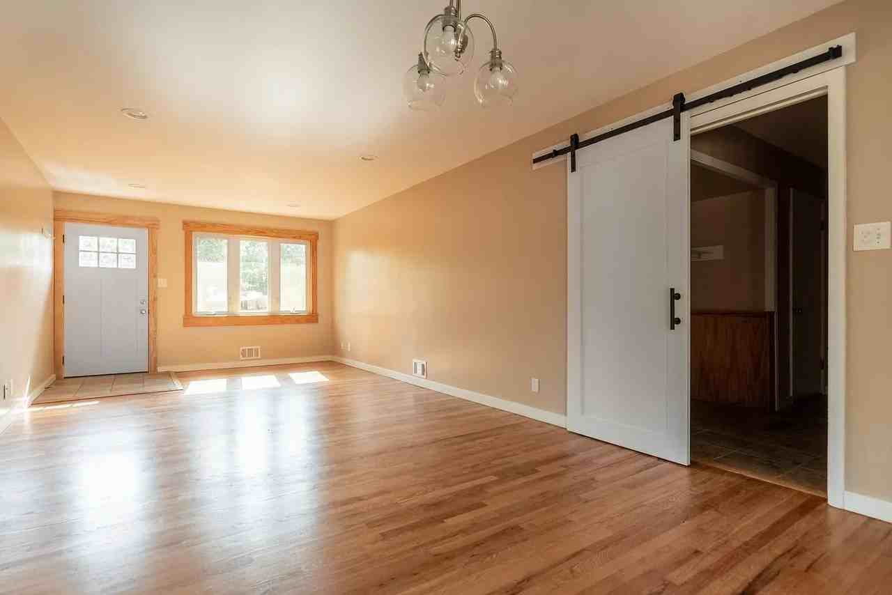 465 S 39th St - Photo 5 of 38