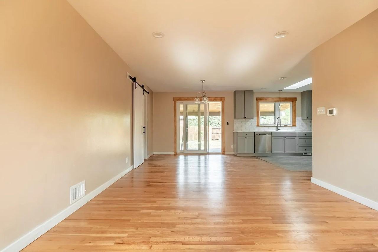 465 S 39th St - Photo 6 of 38