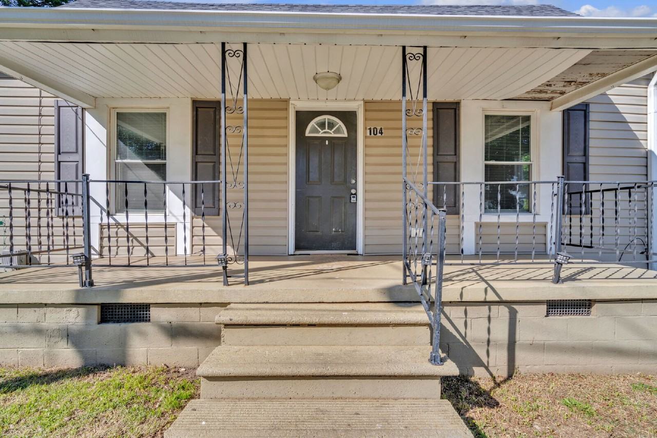104 Lake Ave - Photo 4 of 35