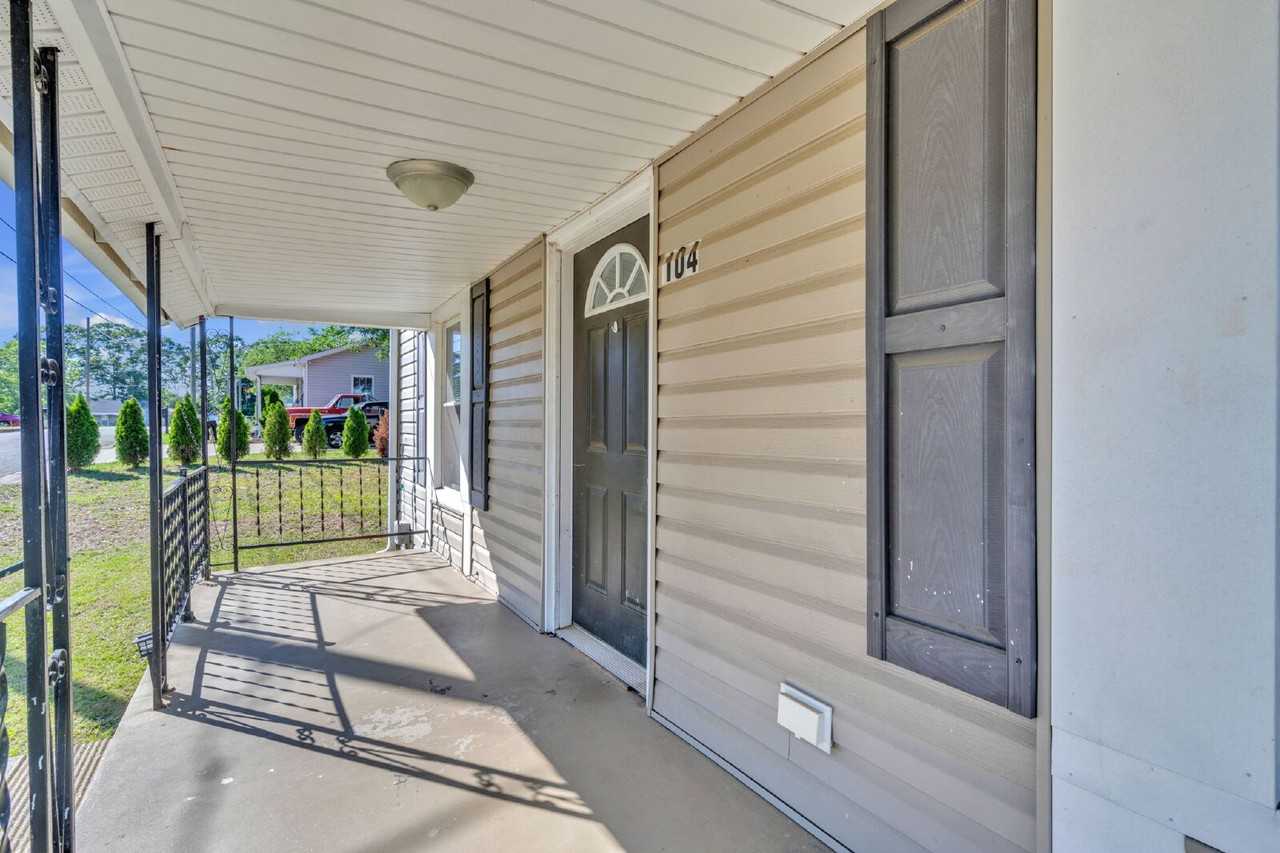 104 Lake Ave - Photo 5 of 35