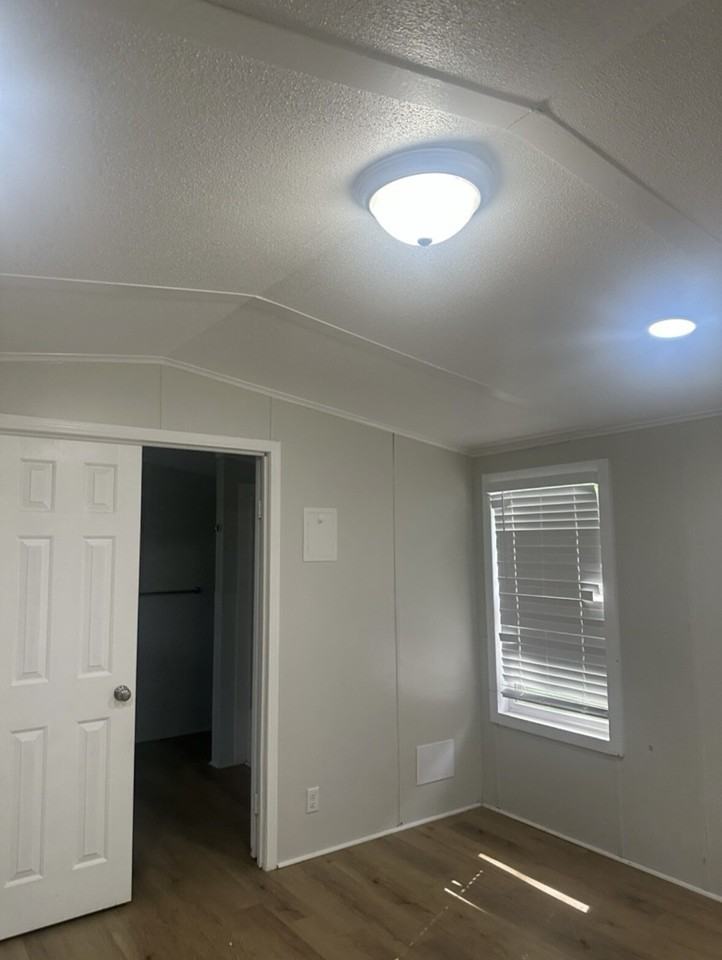 206 Friendly Cir - Photo 2 of 5