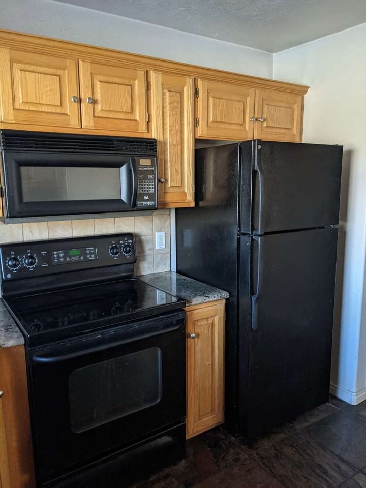 290 S 1200 E Apt 29 - Photo 4 of 50