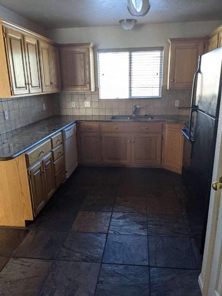 290 S 1200 E Apt 29 - Photo 6 of 50