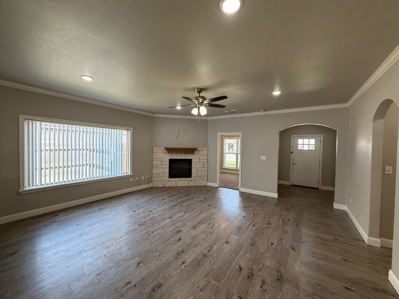2713 138th St - Photo 3 of 15