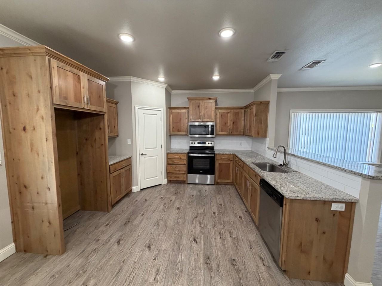 2713 138th St - Photo 4 of 15