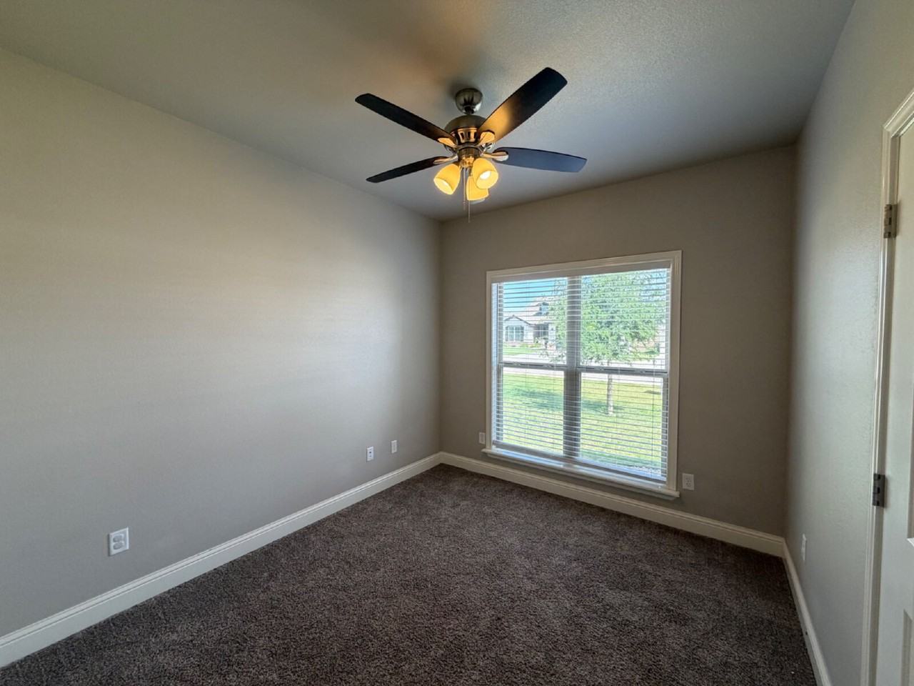2713 138th St - Photo 6 of 15