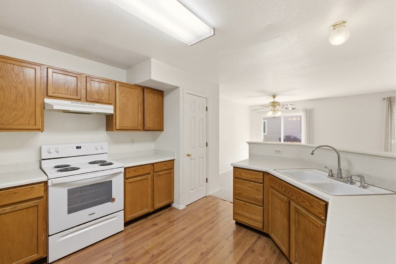 1225 S Zeno Cir - Photo 4 of 22