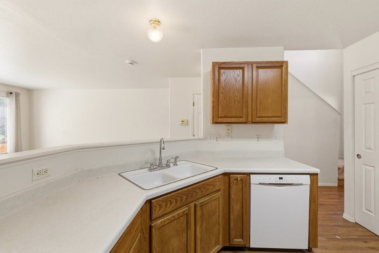 1225 S Zeno Cir - Photo 5 of 22