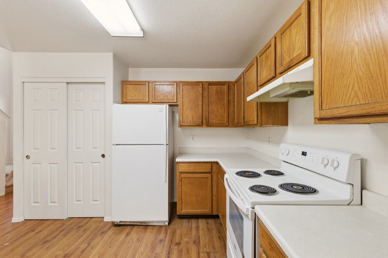 1225 S Zeno Cir - Photo 6 of 22