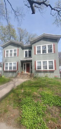 222 Logan Ave N - Photo 2 of 13