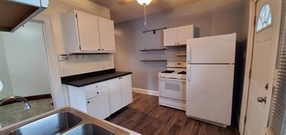222 Logan Ave N - Photo 4 of 13