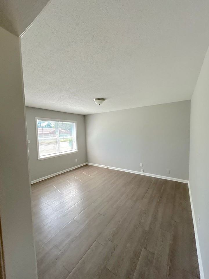 4811 Bradford Dr - Photo 6 of 12