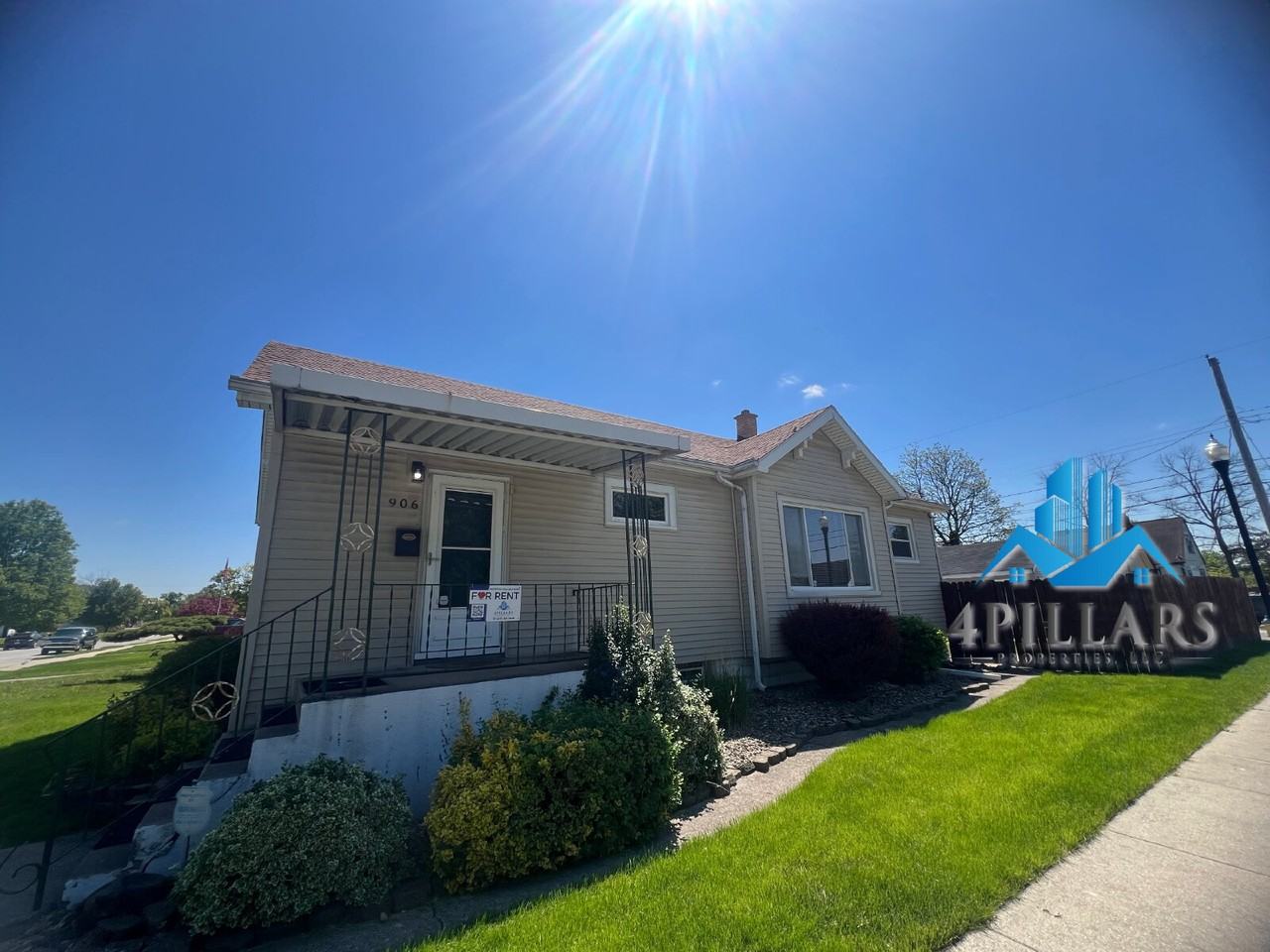 906 177th Pl - Photo 2 of 43