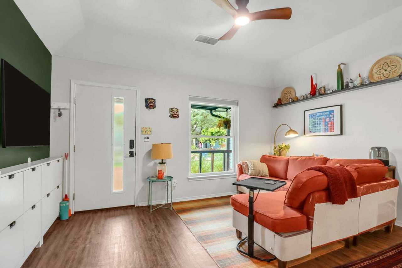 1721 W Mistletoe Ave - Photo 3 of 31