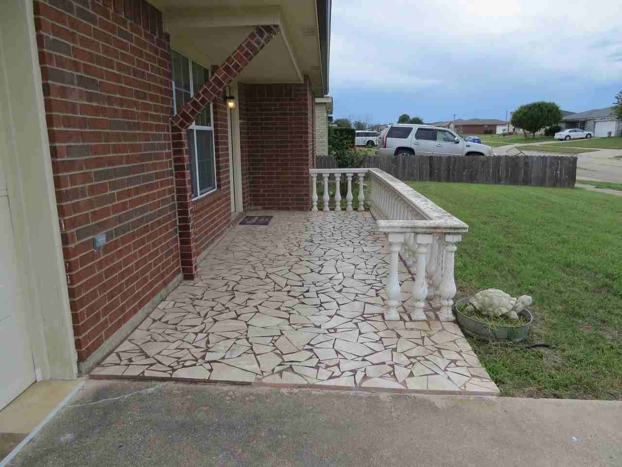 4402 Janelle Dr - Photo 2 of 32