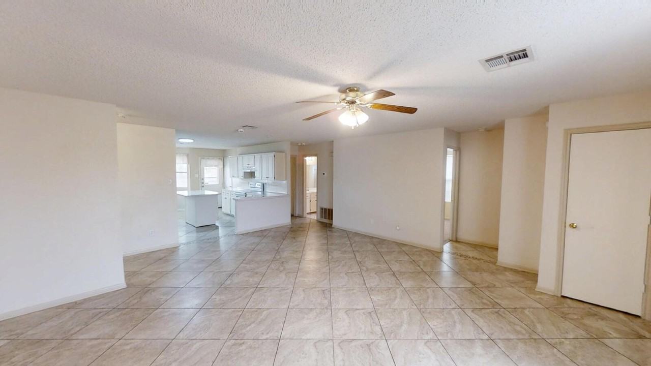 4402 Janelle Dr - Photo 4 of 32