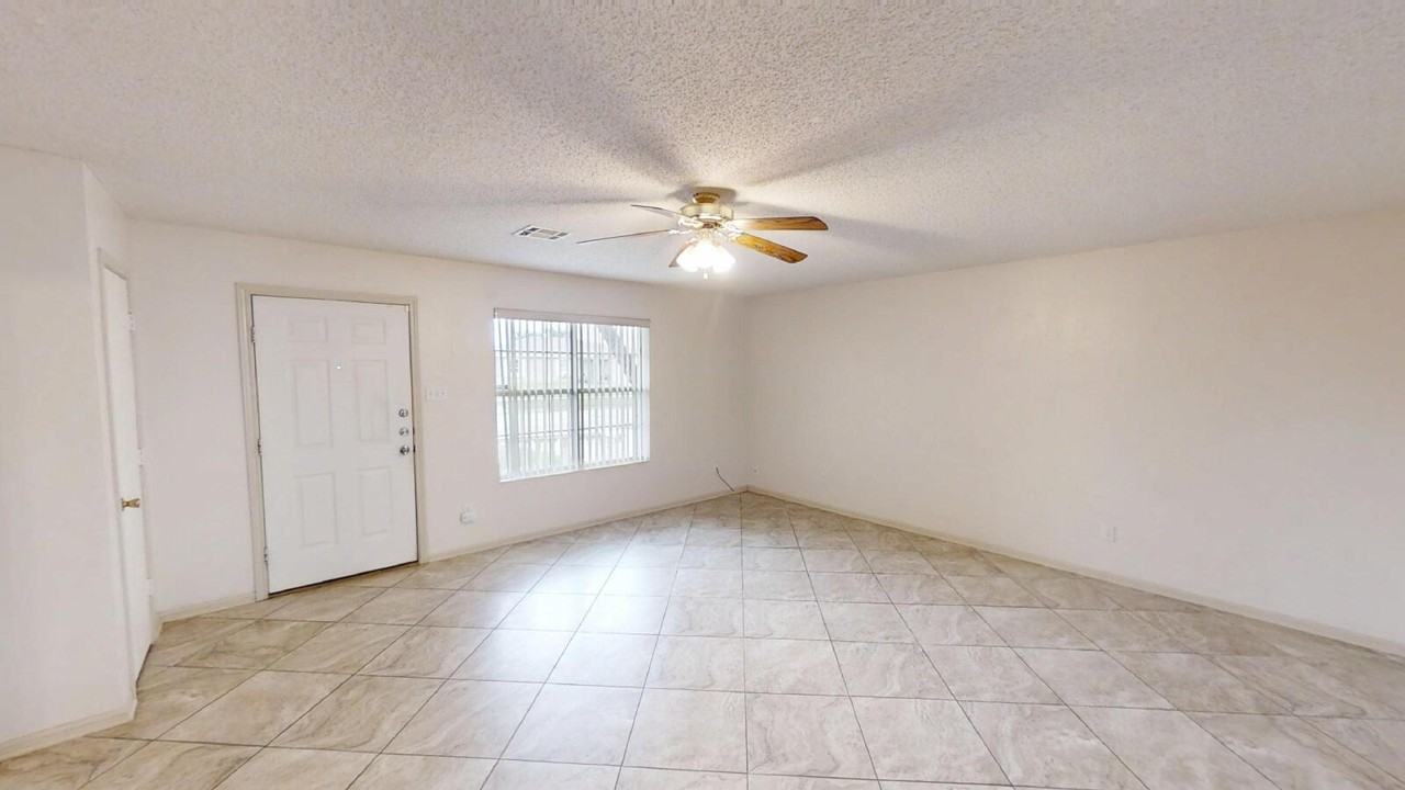 4402 Janelle Dr - Photo 5 of 32
