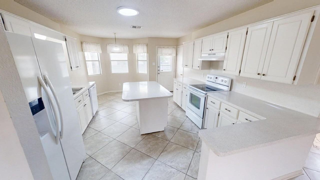 4402 Janelle Dr - Photo 6 of 32