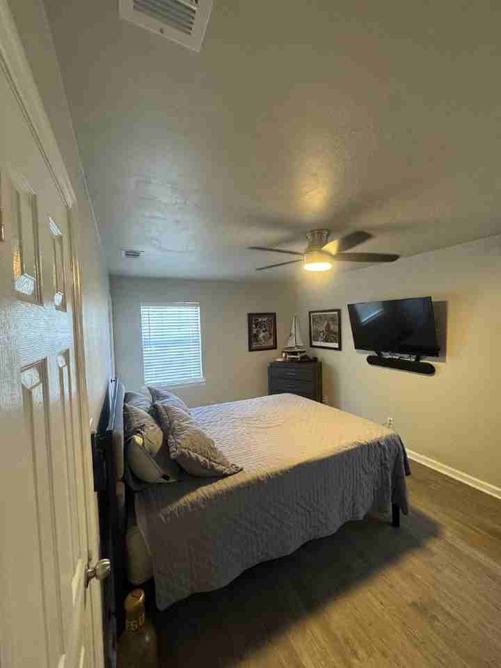 1946 Holton St - Photo 4 of 5