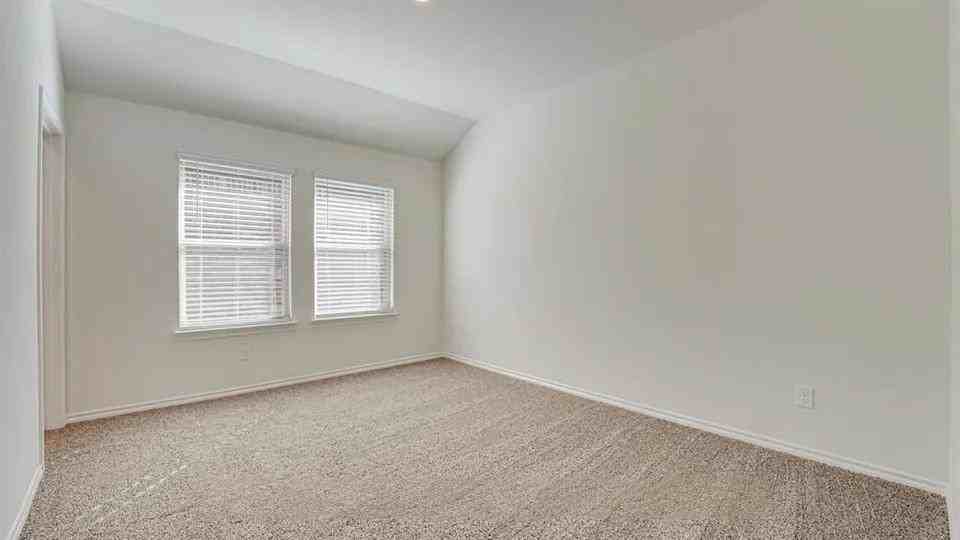 1014 Amistad Loop - Photo 5 of 8