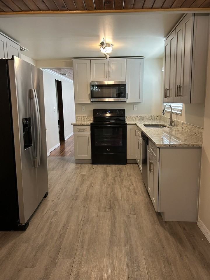 8314 N Edison Ave - Photo 6 of 26
