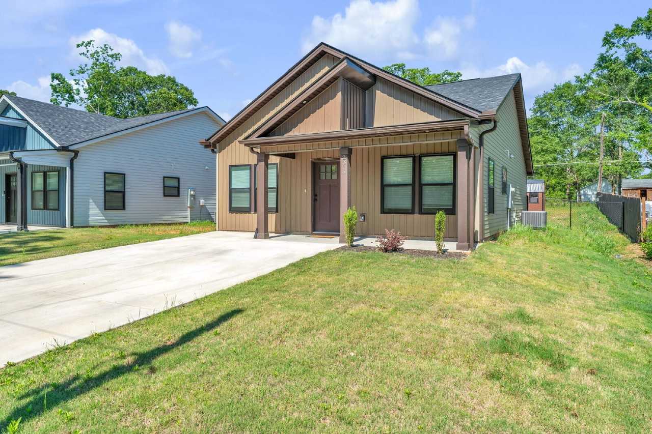 2316 Wellington Rd - Photo 2 of 24
