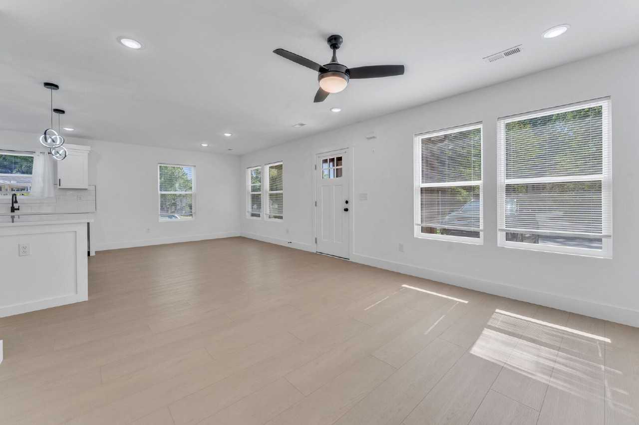 2316 Wellington Rd - Photo 5 of 24