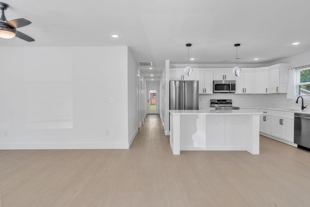 2316 Wellington Rd - Photo 7 of 24