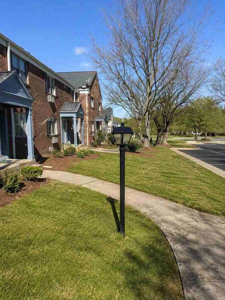 314 Sheffield Ave - Photo 6 of 8