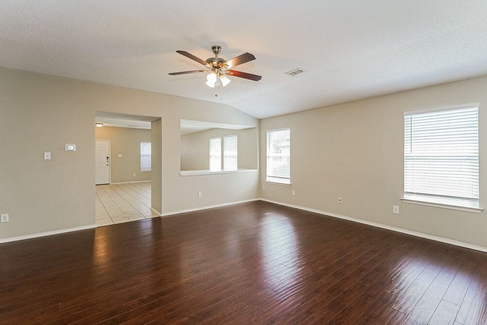 8024 Sartain Dr - Photo 3 of 16