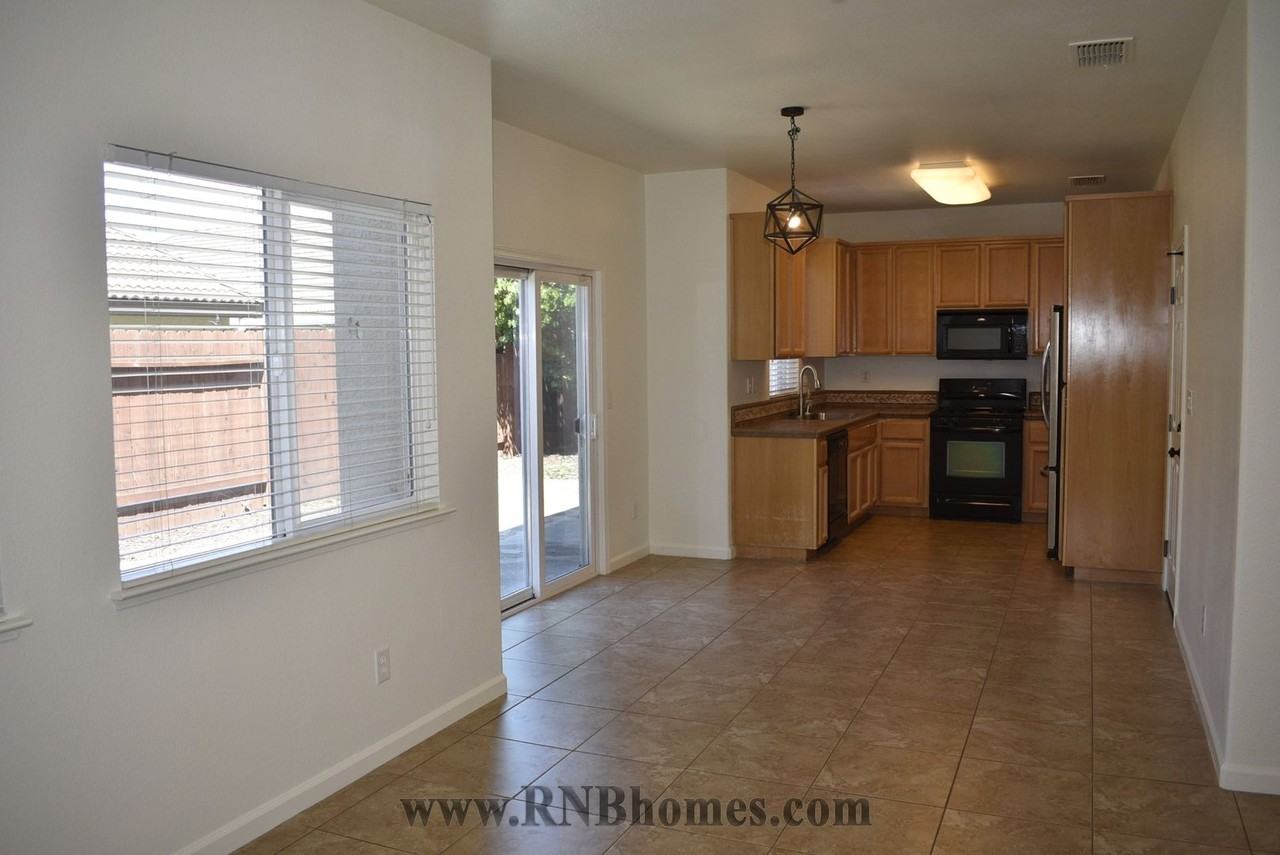 1564 Blue Beaver Way - Photo 3 of 20