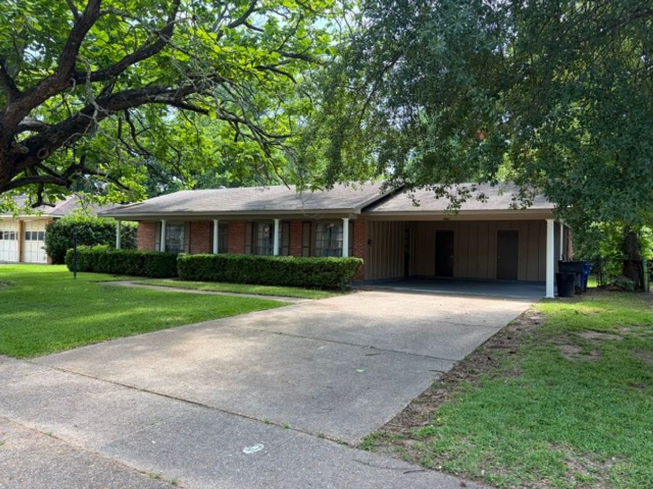 1730 Bayou Dr - Photo 2 of 14
