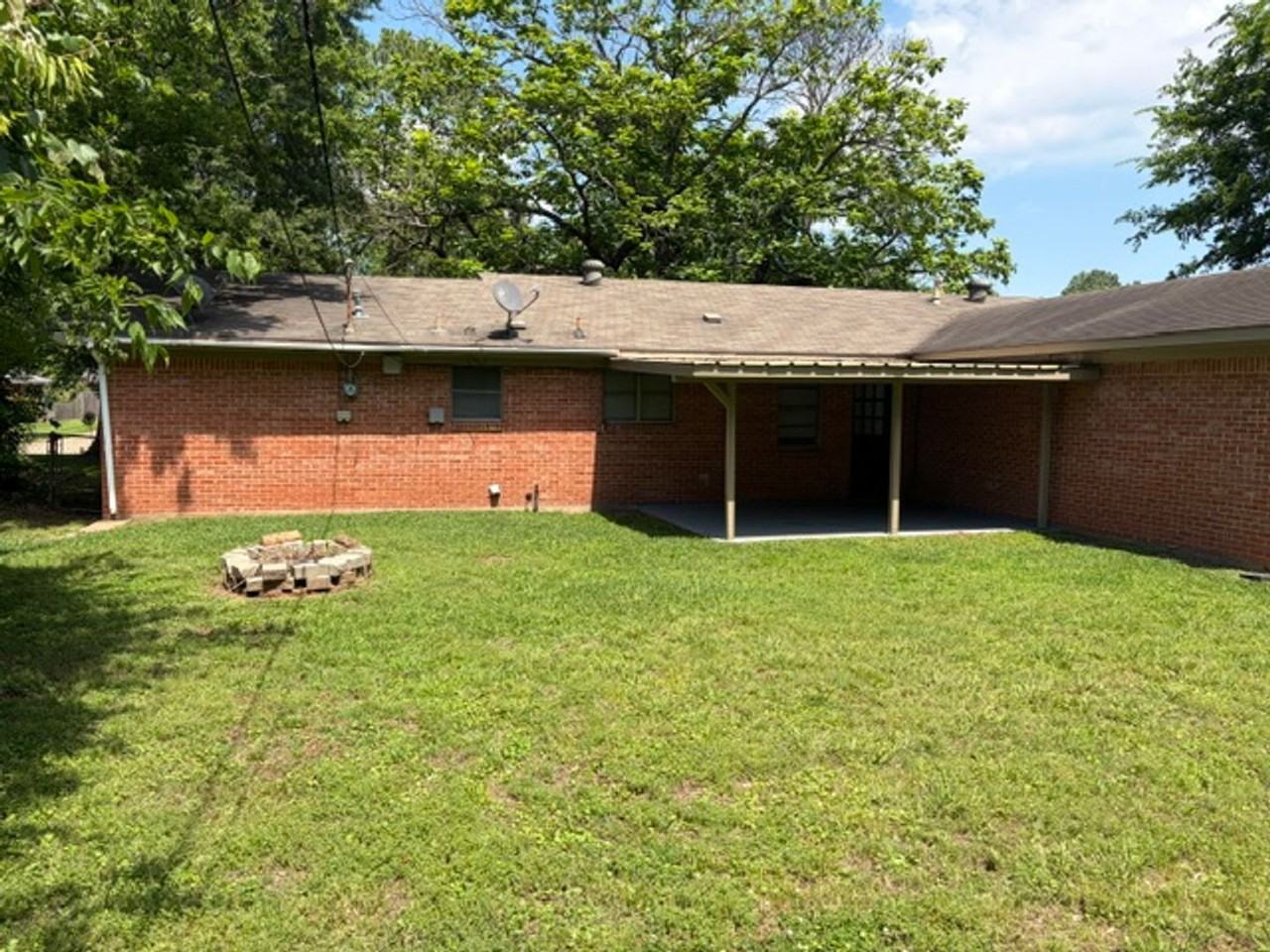 1730 Bayou Dr - Photo 3 of 14