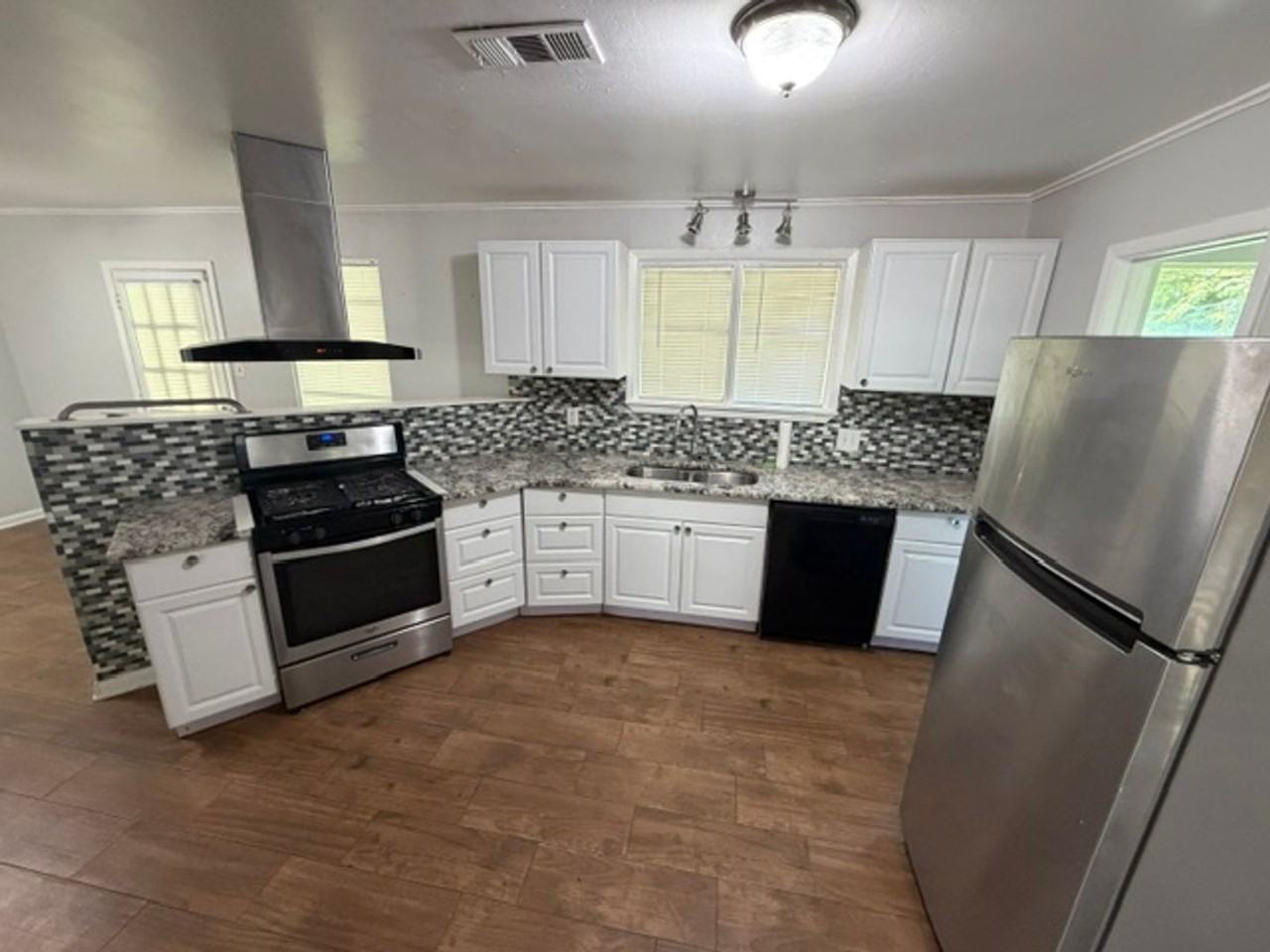 1730 Bayou Dr - Photo 4 of 14