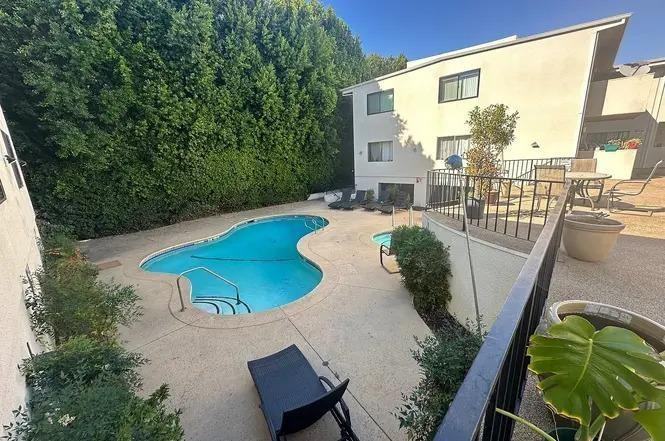 Encino Majestic Apartments - Photo 7 of 30
