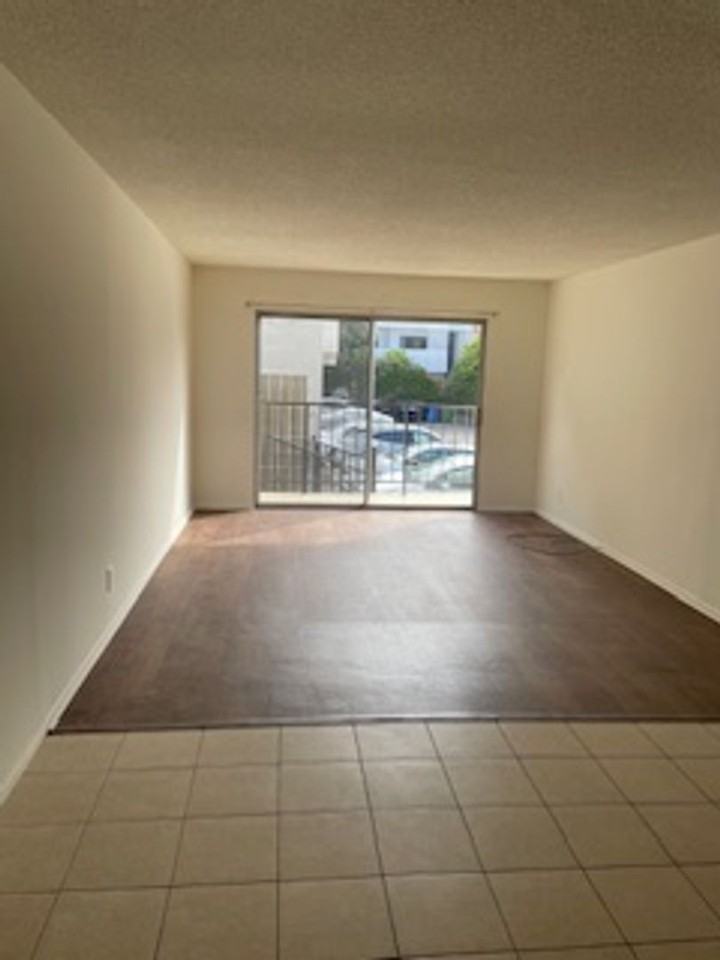 220 Bay St. - Photo 4 of 17
