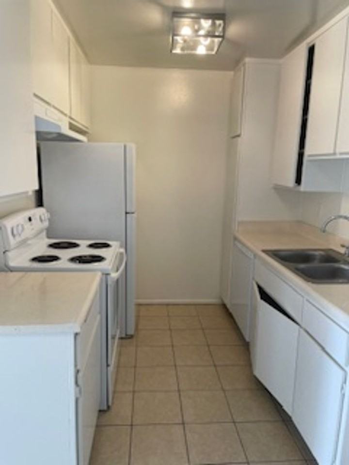 220 Bay St. - Photo 7 of 17