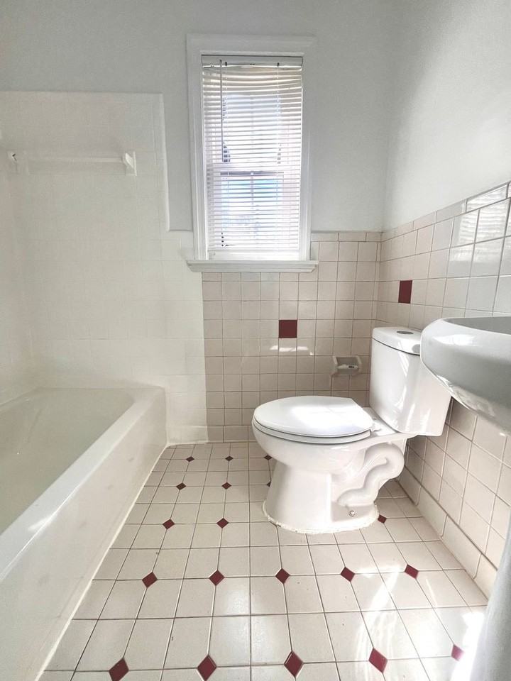 2115 Suitland Ter Se - Photo 5 of 11