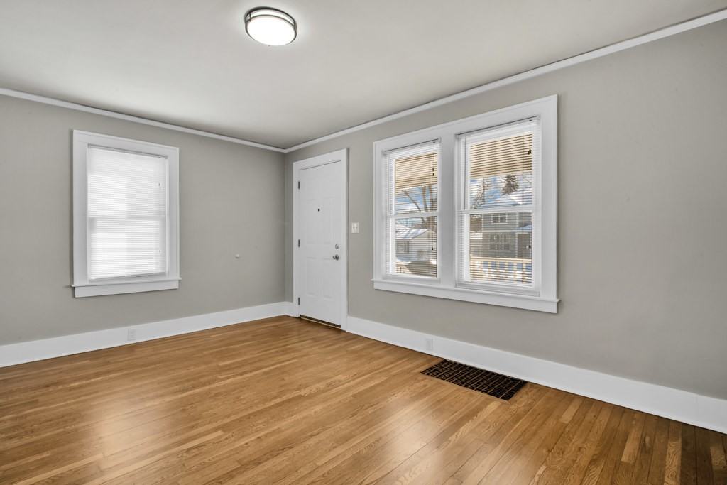 429 Linden Ave - Photo 3 of 16