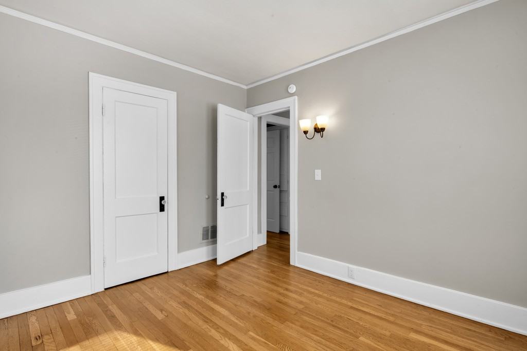 429 Linden Ave - Photo 5 of 16