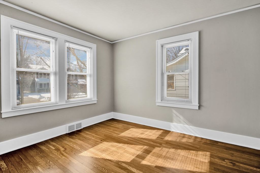 429 Linden Ave - Photo 6 of 16