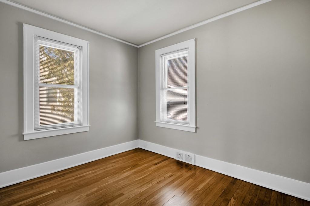 429 Linden Ave - Photo 7 of 16