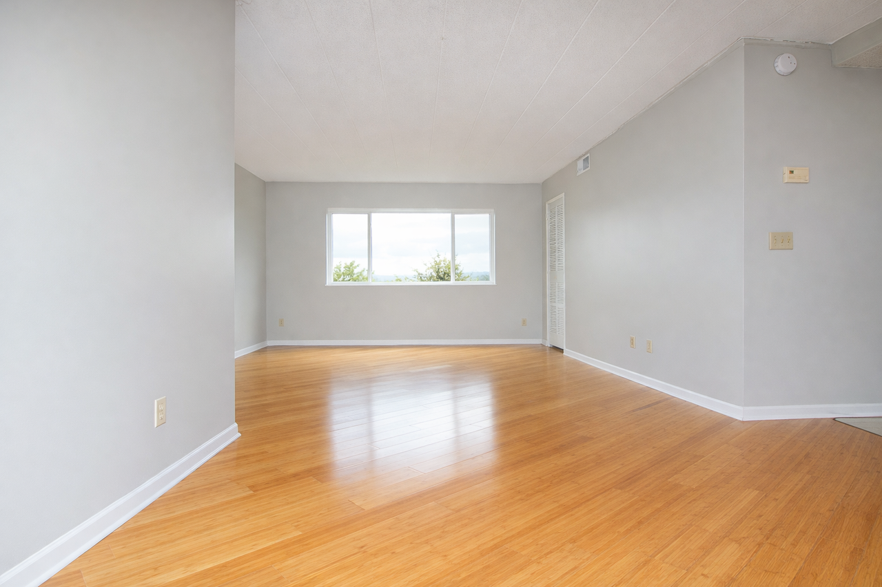 GREENTREE MANOR APTS -- 044 - Photo 2 of 21