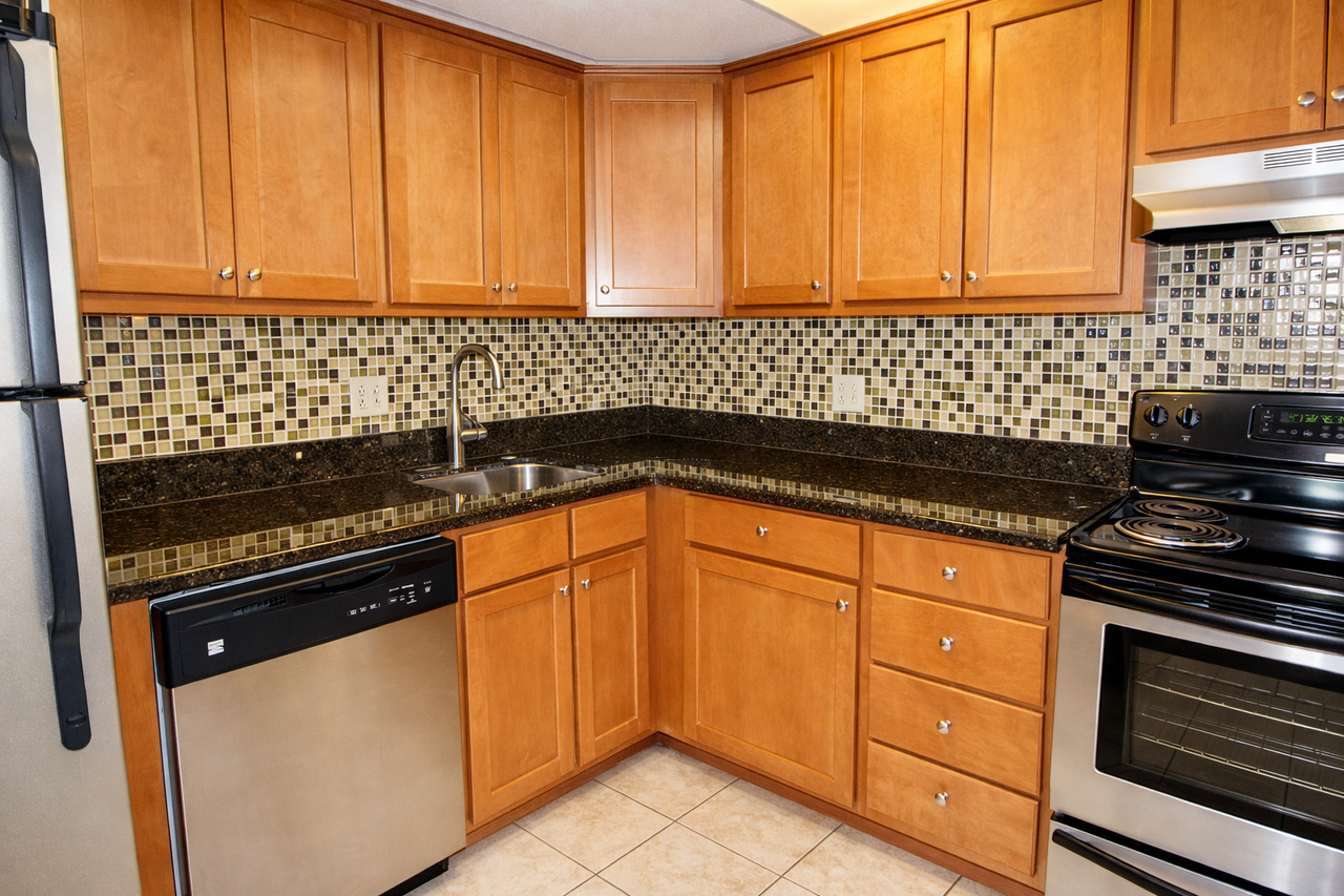 GREENTREE MANOR APTS -- 044 - Photo 4 of 21